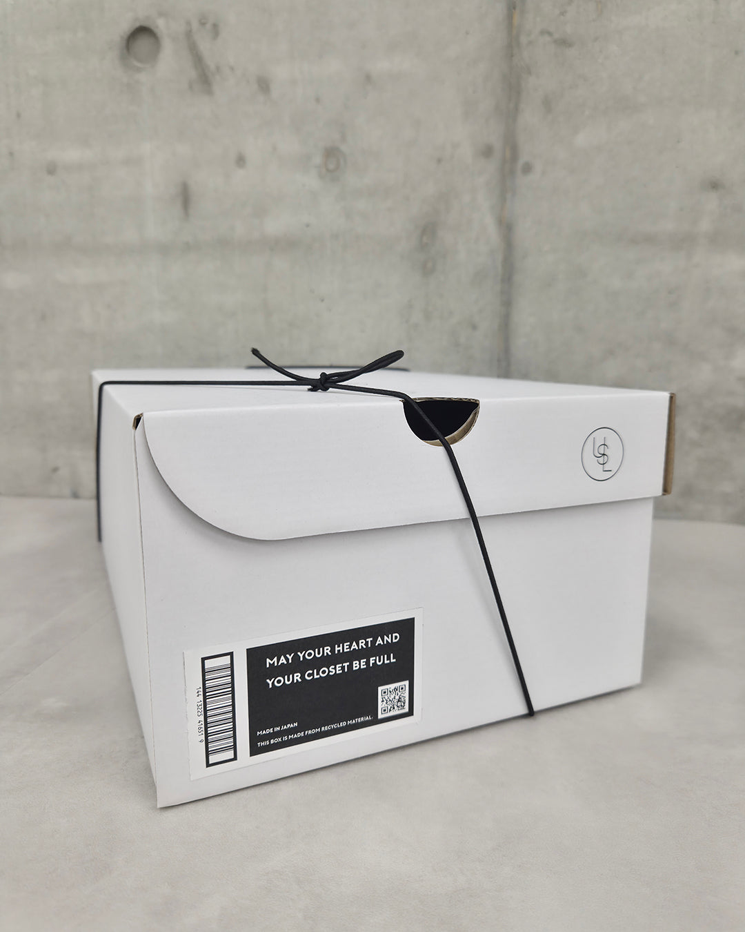 UN-USELESS original gift box
